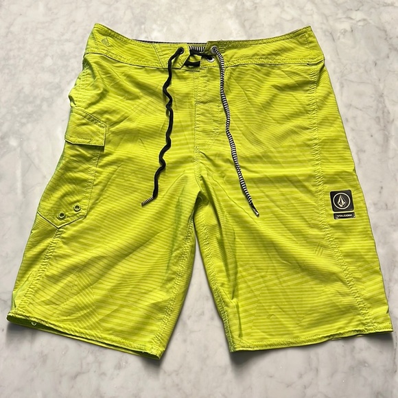 Volcom Mod Tech Shorts. Size 28. Neon yellow/green. Quick dry - Picture 1 of 8